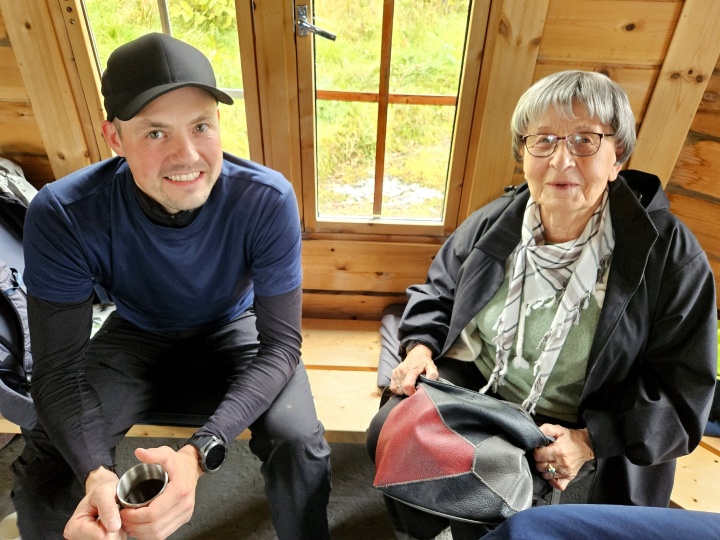 Bilde av Ordfører Robin Ridderseth sammen med innbygger